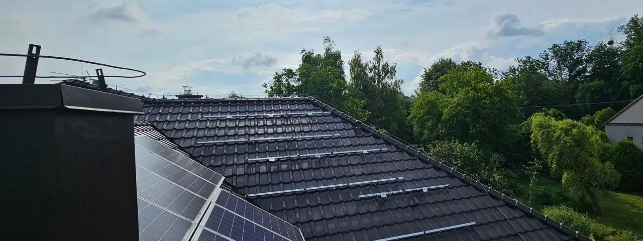 System montażu paneli fotowoltaicznych na dachu