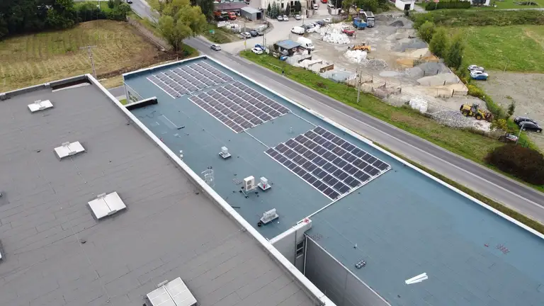 instalacja fotowoltaiczna o mocy 50 kW