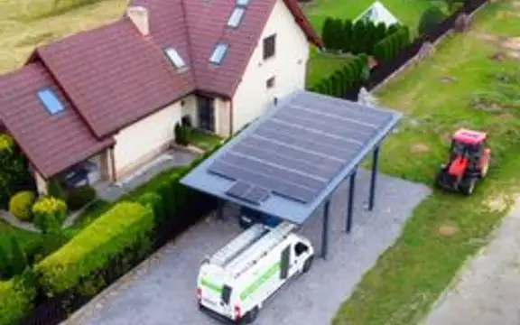 Instalacja fotowoltaiczna na wiacie garażowej