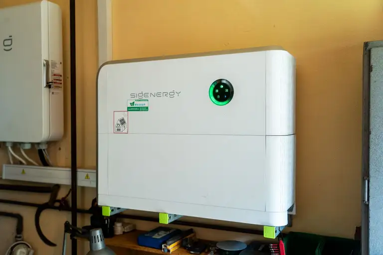 Magazyn energii zamontowany na ścianie