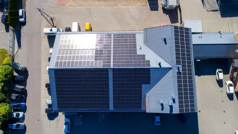 Fotowoltaika na sklepie spożywczym