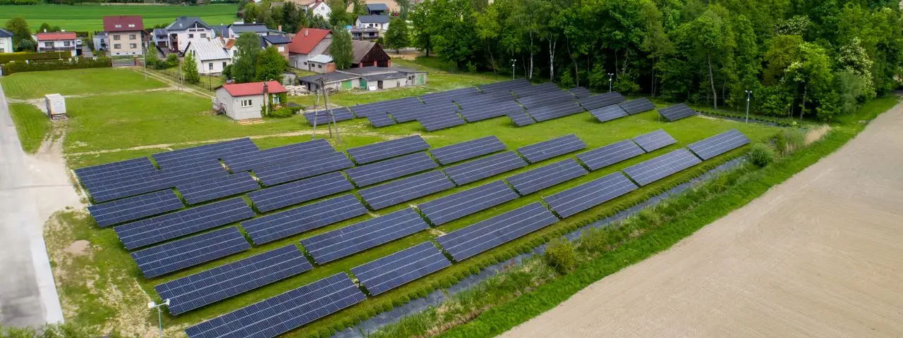 Instalacja fotowoltaiczna zamontowana na ternie szkód górniczych