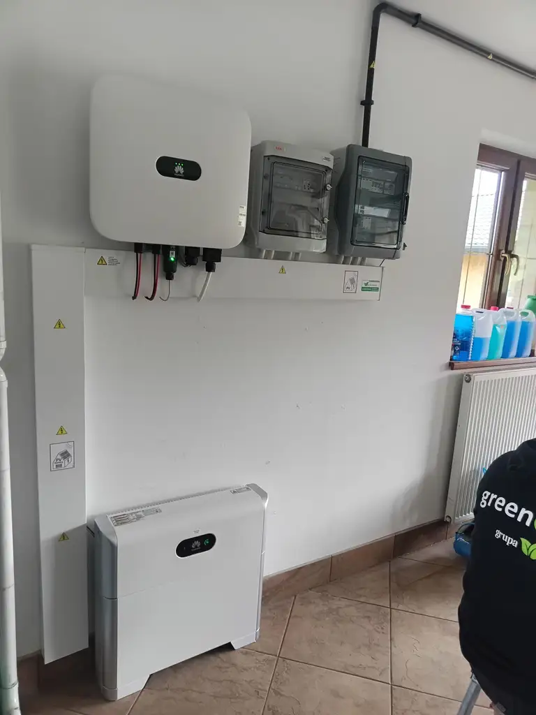 Inwerter oraz magazyn energii zamontowany w domu