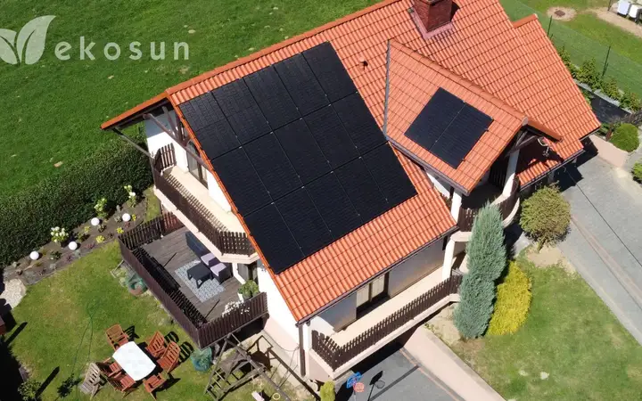 Instalacja fotowoltaiczna na dachu domu