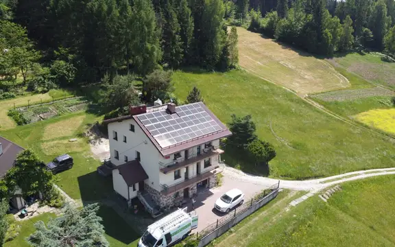 Dom w Istebnej z fotowoltaika na dachu