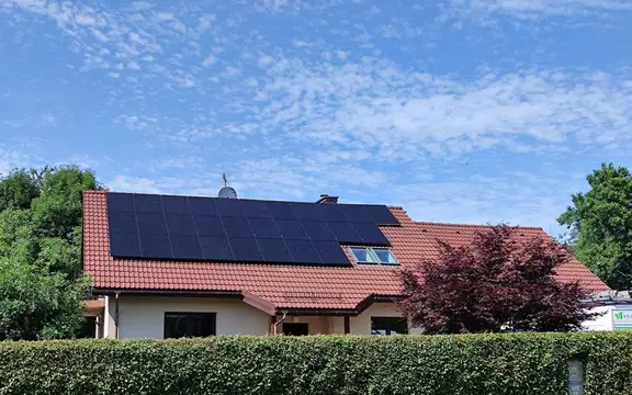 Instalacja fotowoltaiczna na dachu domu