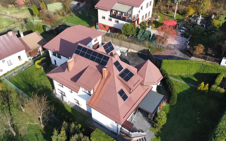 Instalacja fotowoltaiczna na skomplikowanym dachu