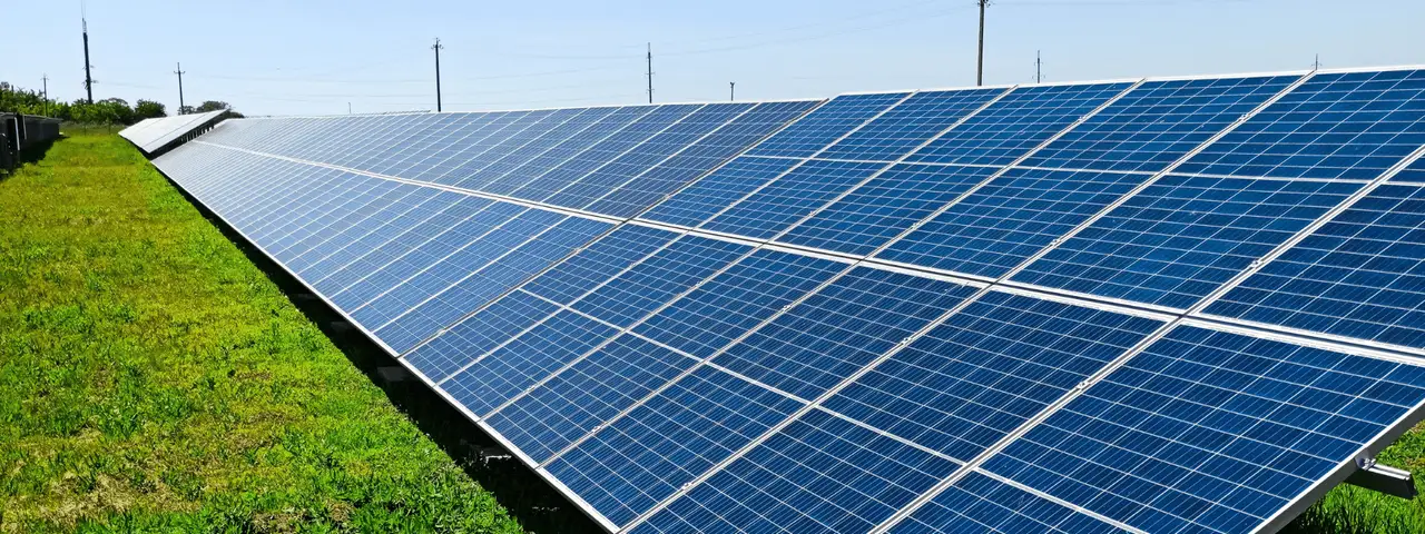 Instalacja fotowoltaiczna na farmie fotowoltaicznej